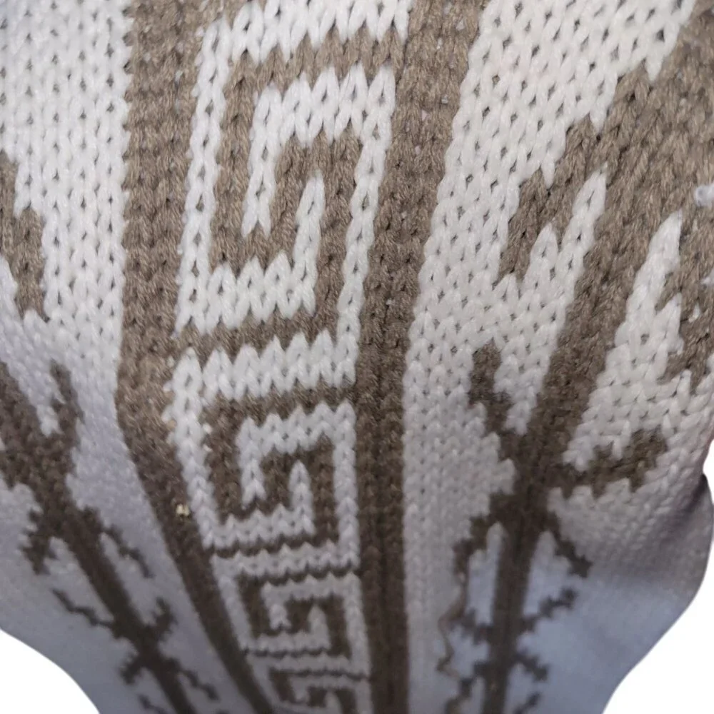 Steve Madden Womens Beige & White Acrylic Knit Infinity Scarf With Geometric Pat